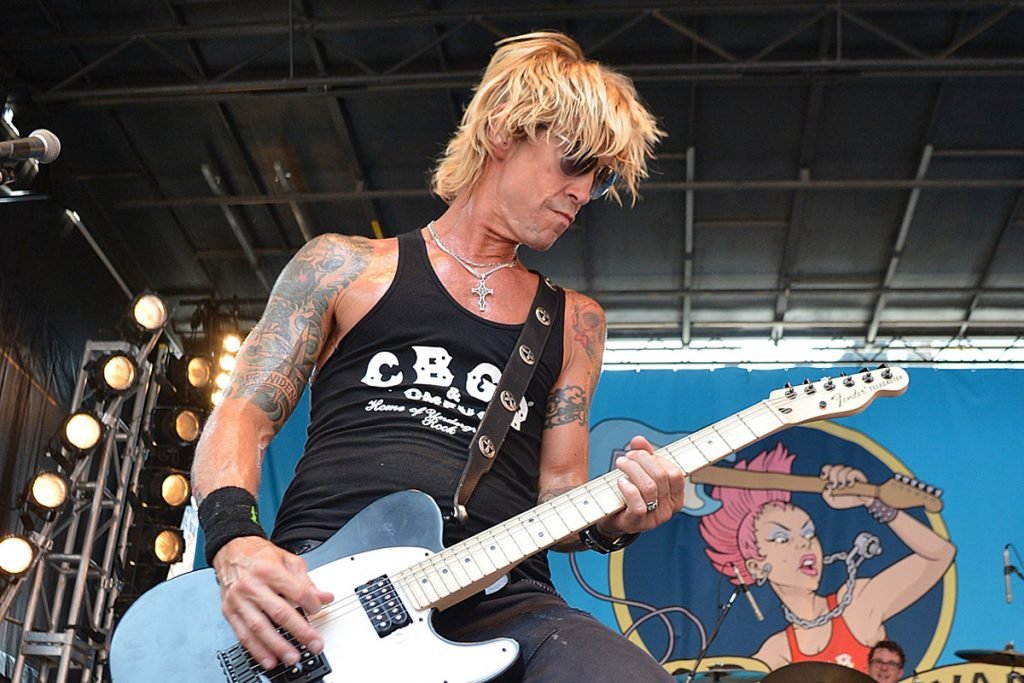 Duff McKagan lança clipe ao vivo de Don't Look Behind You