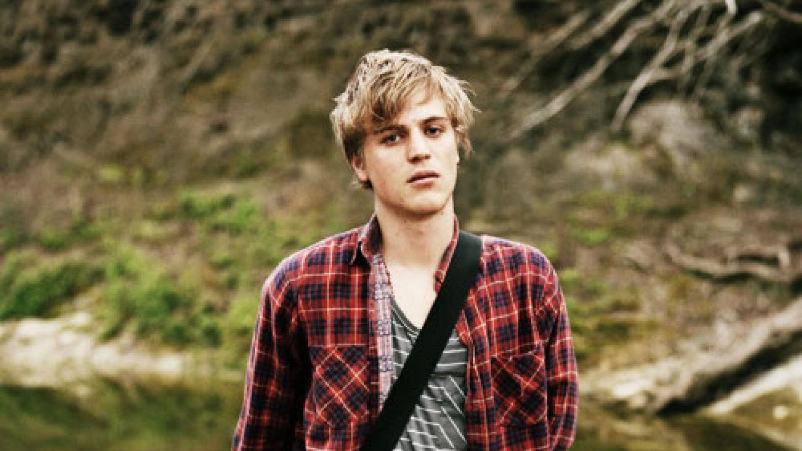 Johnny Flynn aparece como David Bowie pela primeira vez