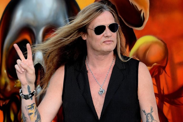 Sebastian Bach pede reunião do Skid Row em tour de aniversário