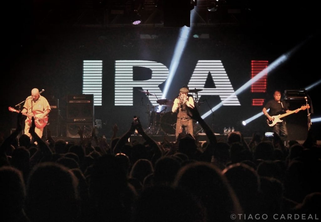 Ira! faz show animado no Santos Rock Festival