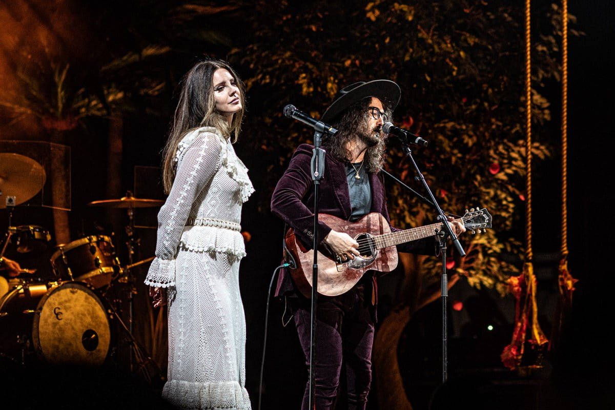 Lana Del Rey faz homenagem a Leonard Cohen