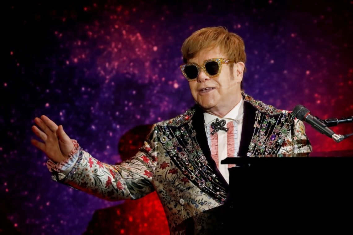 Elton John comenta trilha sonora de O Rei Leão e novos projetos