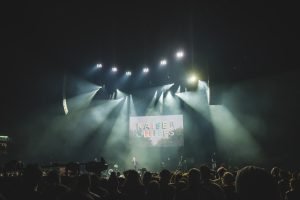 Kaiser Chiefs faz show breve e animado em São Paulo