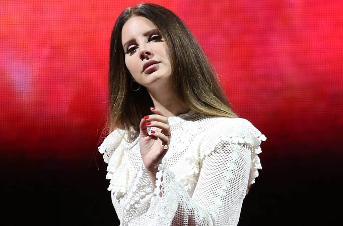 Lana Del Rey deve lançar novo álbum em 2020
