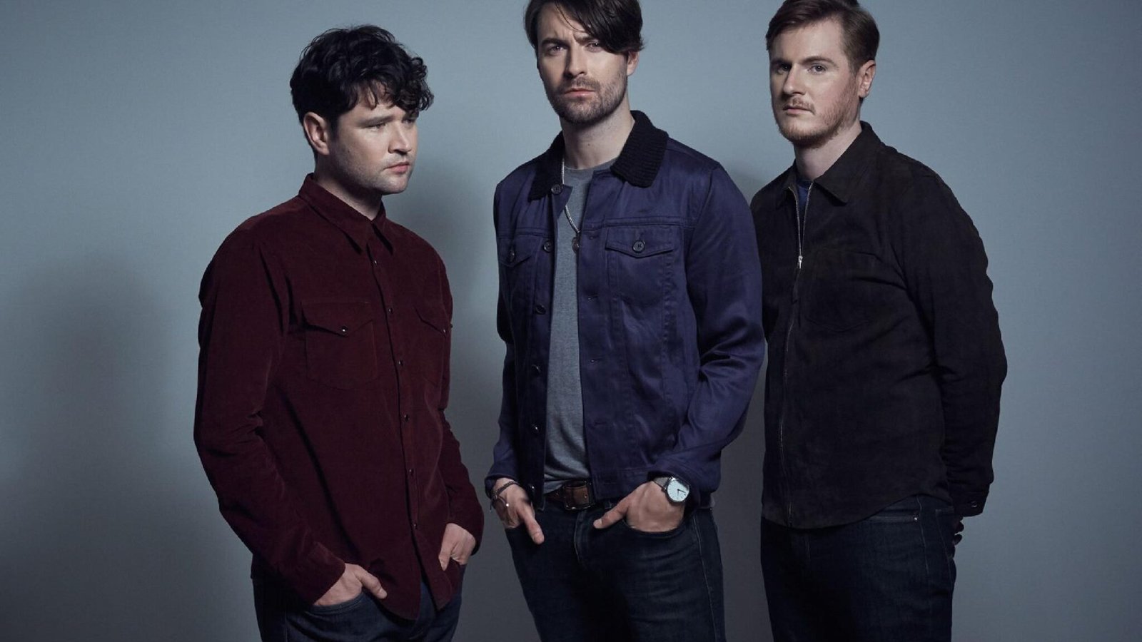 A banda The Courteeners posa para a foto.