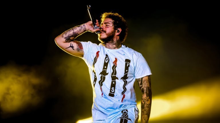 Post Malone se apresenta em show