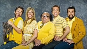 Elenco de It's Always Sunny in Philadelphia posa para foto