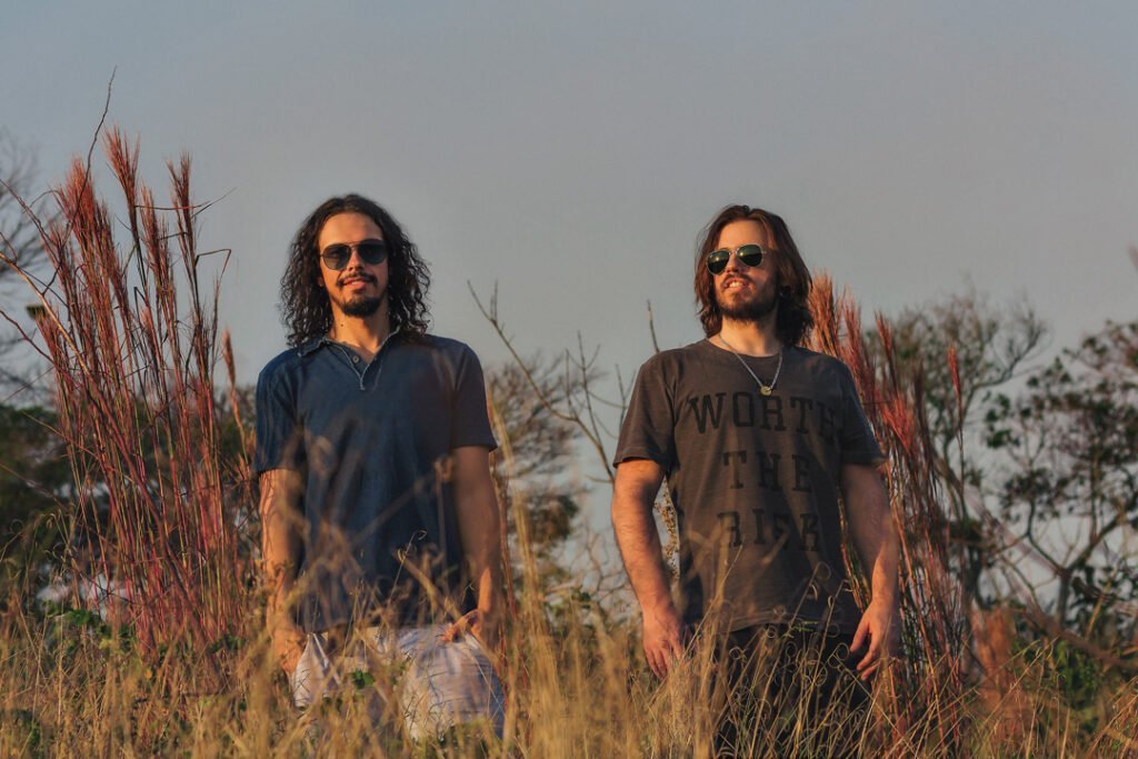 Duo mineiro Lado de Cá lança single "Até Clarear" - Blog n' Roll