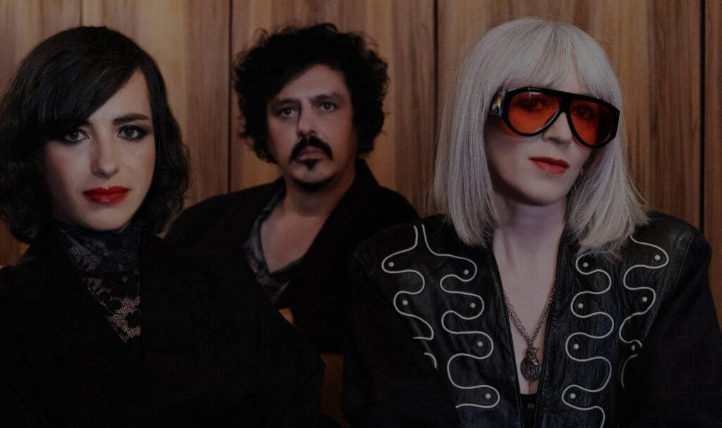 Integrantes da Ladytron preparam o lançamento do álbum Paradises