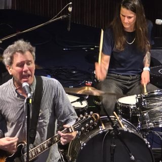 Após 15 anos, Superchunk desafia a lógica dos sets engessados e faz show memorável no Cine Joia