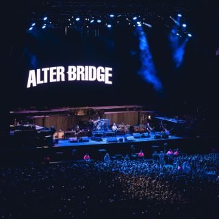 Alter Bridge entrega show tecnicamente impecável, porém tímido, antes do Iron Maiden