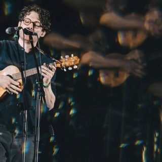 Beirut aposta em chamber pop e versão de Caetano Veloso para aquecer C6 Fest