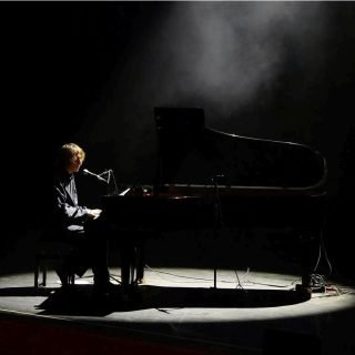 No C6 Fest, Cameron Winter faz de sua estreia no Brasil o devaneio de um louco