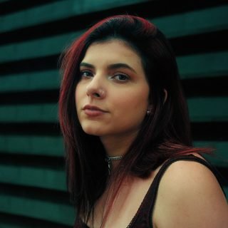 Aléxia lança Garra e resgata a energia da MTV dos anos 2000