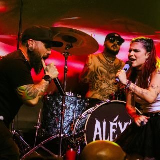 Aléxia registra energia do palco em clipe de “I Don’t Wanna Die” com participação de Mi Vieira