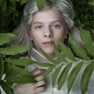 AURORA abre os arquivos do primeiro álbum em “The Moth Tapes”
