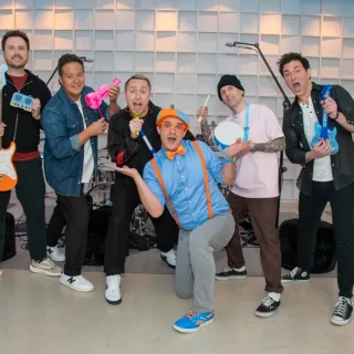 Yellowcard e Blippi lançam versão familiar de “Bedroom Posters”