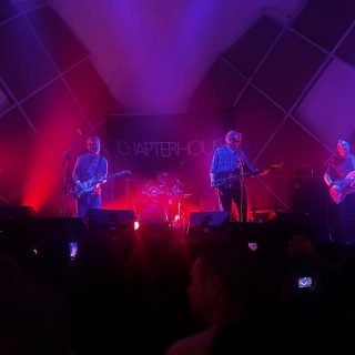 Chapterhouse celebra 35 anos de clássico em noite ruidosa no Cine Joia