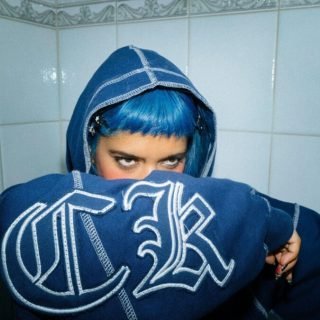 Ecca Vandal lança álbum de estreia gravado em quarto de infância