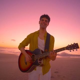 Lemuriano lança o solar e poético EP “Dança da Maré”