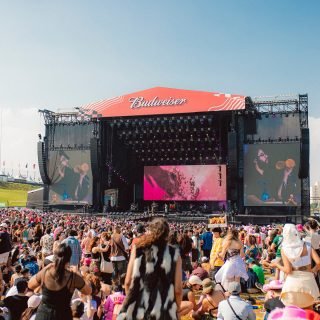 Lollapalooza no sábado teve leques, surpresas e polêmica