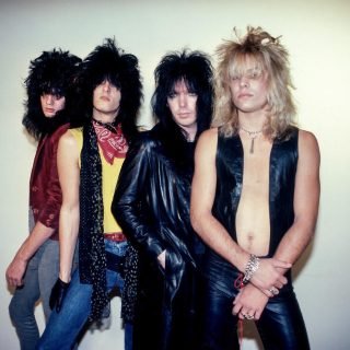 Mötley Crüe resgata versão original de “Take Me To The Top” após 45 anos