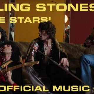 Rolling Stones revivem os anos 70 em clipe tecnológico de “In The Stars”