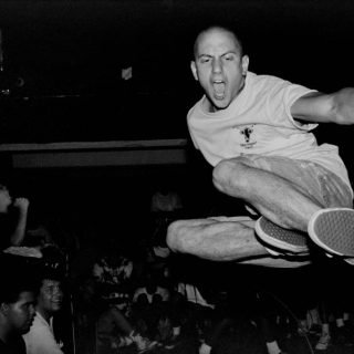 Frutas, stage dives e “my mame is Dangerous”: a apoteose krishnacore do Shelter em Santos, em  1996