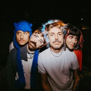 Supercombo faz primeiro show da segunda parte de Caranguejo neste domingo